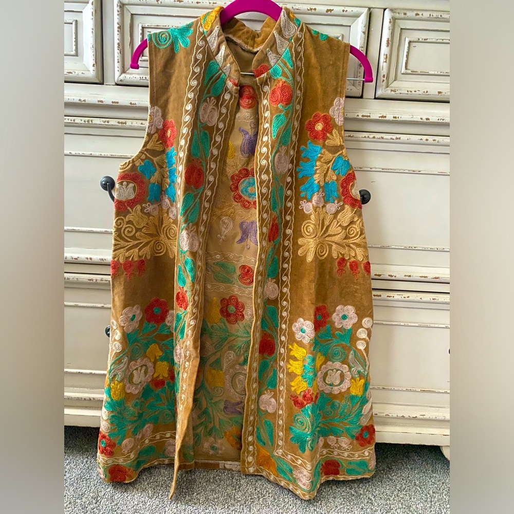 Boho hippie brown Embroidered Floral Vest (M-L)